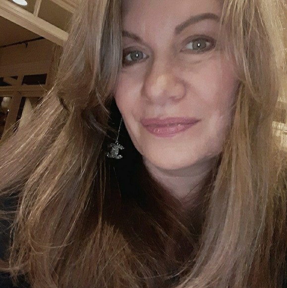 Meet your Posher, Cheryl - Picture 2 of 2